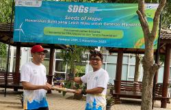 Bappenas Tanam 100 Pohon Tabebuya Kuning di Kampus UGM, Ini Maknanya<