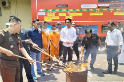 Polresta Jogja Musnahkan 700 Gram Ganja, Intensif Patroli Siber<