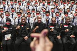 Ganjar Pranowo Berikan Pembekalan kepada Pekerja Migran Indonesia