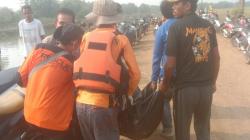 Innalillahi, Remaja Tewas usai Terseret Arus Sungai Banjir Tarum Timur Karawang <