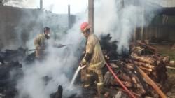 Pabrik Penggesekan Kayu Cikembar Sukabumi Ludes Terbakar, Penyebab Masih Diselidiki
