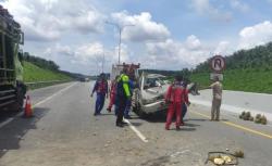 Kecelakaan di Tol Permai Pikap Bermuatan Durian Tabrak Truk, 1 Tewas 2 Luka-Luka