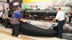 Miniatur Lokomotif Uap Terbesar Dipamerkan di Stasiun Bandung<