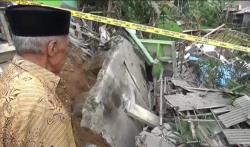 Rumah di Lumajang Ambruk, 1 Penghuni Tewas Tertimbun saat Lelap Tidur<