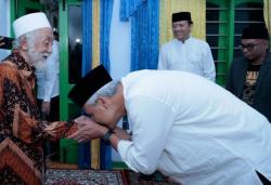 Silaturahmi ke Banten, Ganjar Dapat Dukungan Ulama Kharismatik Abuya Muhtadi