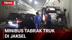 Jalanan Licin Habis Hujan, Pengemudi Minibus Tabrak Truk di Jaksel 