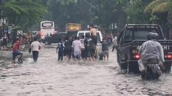 Hujan Deras Guyur Kota Bandung, Jalan Kopo Sempat Lumpuh