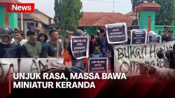 Unjuk Rasa Polemik Truk Tambang, Massa Bawa Miniatur Keranda Berkain Hitam di Parungpanjang