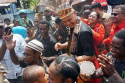 Capres Ganjar Pranowo Disambut Antusias Masyarakat Papua Barat Daya