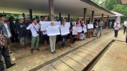 Warga Tuntut Kades Mandiangin Timur Kalsel Mundur dari Jabatan<