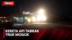Detik-Detik Kereta Api Tabrak Truk Mogok di Mojokerto