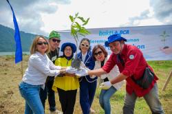 Komitmen Lestarikan Lingkungan, BCA Lakukan Green Action Penanaman 38.500 Pohon di Bali