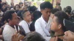 Sidang Vonis Pembunuhan Anggota Satpol PP Bima Ditunda, Keluarga Korban Ngamuk di Pengadilan
