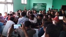 Aktivis dan Mantan Anggota DPRD Sikka Pingsan saat Demo di Kejari lalu Meninggal