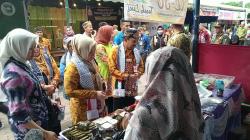 Pelaku UMKM Se-Tanah Laut Kalsel dan Warga Sambut Pasar Rakyat Hari Jadi Tala