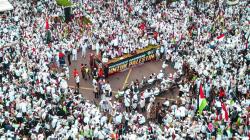 Puluhan Ribu Warga Karawang Turun ke Jalan Doakan Rakyat Palestina