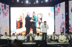 Bendera Palestina Berkibar di Sholawat Kebangsaan 