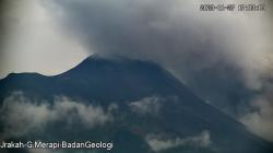 Breaking News Gunung Merapi Muntahkan Awan Panas <