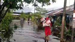 Banjir Rendam Ratusan Rumah di Singkawang, Warga Ngungsi ke Aula Kelurahan