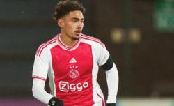 Pamer Tato Sedikit Cinta, Bek Ajax Amsterdam Berdarah Maluku Siap Dinaturalisasi?<