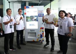 Mudahkan Pemasaran UMKM, Kementerian BUMN dan BRI Hadirkan Vending Machine<