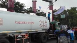 Tuntut Kenaikan UMK, Demo Buruh di Tangerang Blokade Jalan dan Sandera Truk Tangki Kimia<