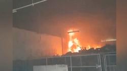 Gudang Pabrik Tekstil di Kawasan Industri Cimareme KBB Terbakar Hebat<