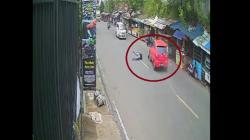 Kecelakaan di Sukabumi, Ayla Tabrak Pemotor dan Lapak Buah, Sopir Nyaris Dihajar Massa