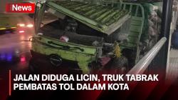 Truk Angkut Semen Tabrak Pembatas Tol Dalam Kota di Tebet