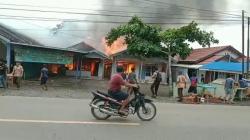 Kebakaran di Jorong Tanah Laut Kalsel, 2 Rumah Warga Ludes Dilumat Api<