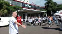 Warga Bandung Antusias Senam Bersama Caleg Partai Perindo Djoni Toat<