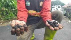 Sepekan Diperbaiki, Aspal Jalan Desa di KBB Sudah Terkelupas