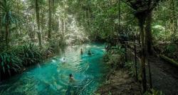 Surga Tersembunyi di Papua Punya Desa Cantik dengan Kali Biru dan Jernih 