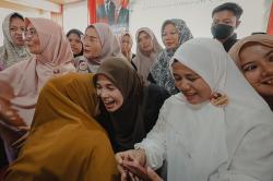 Siti Atikoh Awali Safari di Jabar dengan Menyapa Ratusan Emak-Emak Cianjur