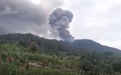 Gunung Marapi Kembali Meletus, Hujan Abu Guyur Bukittinggi dan Agam