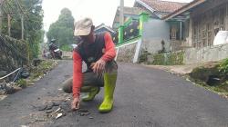 Aspal Mengelupas usai Diperbaiki Ternyata Berasal dari Dana Pokir Anggota DPRD KBB