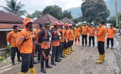 Libatkan Penyelam, Tim SAR Cari 10 Korban Hilang Banjir Bandang Humbahas ke Danau Toba<