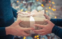 20 Ide Kado Natal untuk Teman, Berkesan dan Bermanfaat!