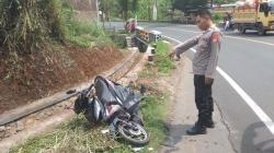 Kecelakaan di Garut, Pelajar Tewas usai Motor Gagal Nyalip lalu Tabrakan dengan Truk<