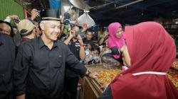Dikunjungi Ganjar, Pedagang Pasar Segiri Samarinda Keluhkan Tingginya Harga Pangan<