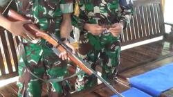 TNI Sita Senjata Api Peninggalan Zaman Belanda Milik Veteran Perang di Maros