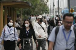 Jangan Panik! Ebola Tidak Gampang Menular seperti Covid-19