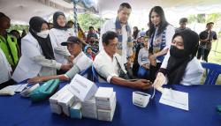  HT Tinjau Bazar dan Kesehatan Gratis di Kalsel: Program Partai Perindo Bantu Rakyat Kecil