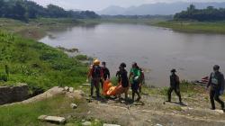 Jasad Perempuan Ditemukan Mengapung di Sungai Citarum KBB Diduga Korban Pembunuhan<