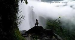 Surga Tersembunyi di Kalimantan Barat, Punya Air Terjun Cantik Berselimut Hamparan Awan
