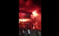 Gudang Garmen di Sukabumi Terbakar Hebat, Warga Panik Selamatkan Pekerja <