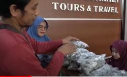 Viral Suami Istri di Cilegon Lunasi Biaya Umrah Pakai Uang Koin 2 Karung