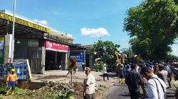 Eksekusi Lahan dan Rumah di Akses Keluar Tol Malang Diwarnai Perlawanan Pemilik<