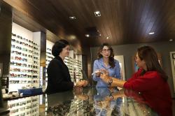 Optik Melawai Siap Kembangkan Pasar Corporate di Indonesia
