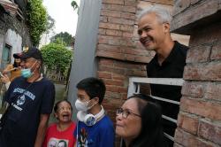 Ganjar Pranowo Kunjungi Rumah Masa Kecilnya di Kaki Gunung Lawu